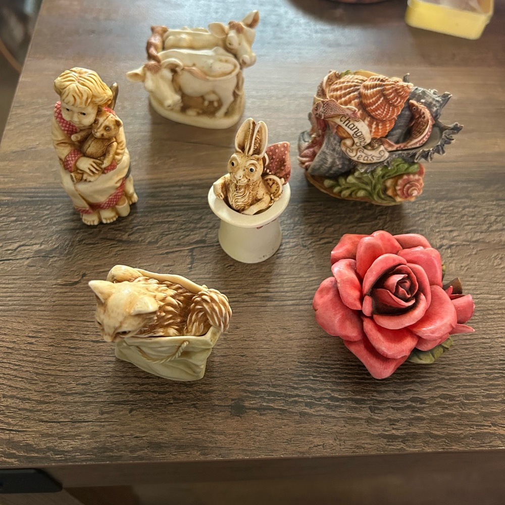 Harmony Kingdom figurine set